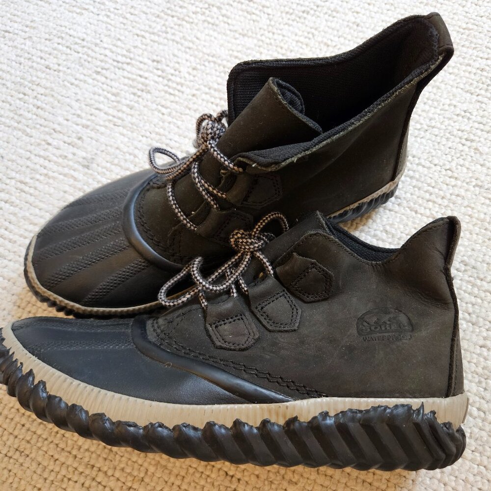 Sorel Out N About Ankle Suede Duck Boots Black US 8 Winter Fall Minimal Wear